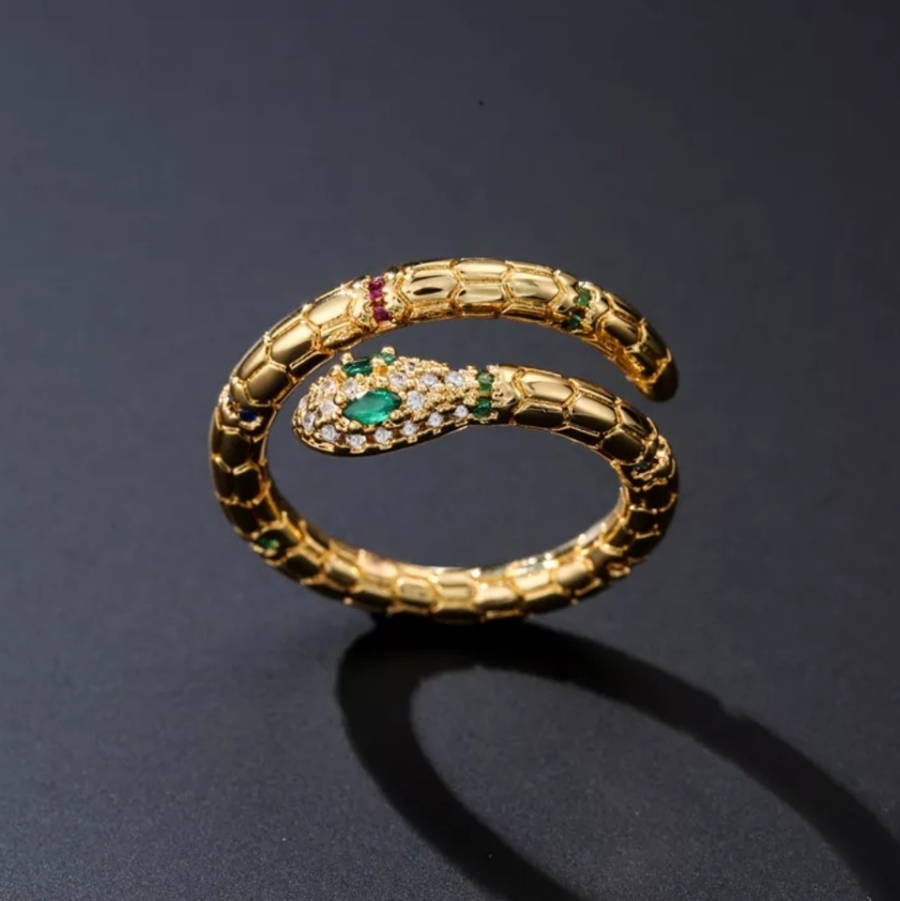 Beautiful snake green stones ring